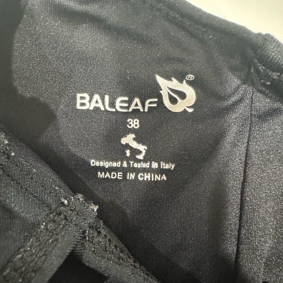 Baleaf Black Racerback One-Piece Swimsuit with Scoop Neckline size 38 - Picture 4 of 4